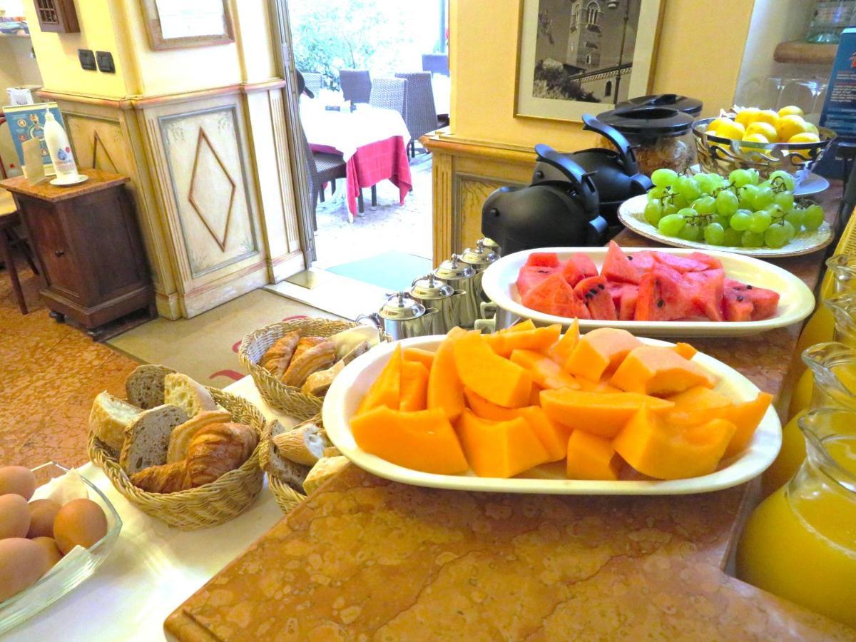 Hotel Torcolo "Residenze Del Cuore" Verona Bagian luar foto