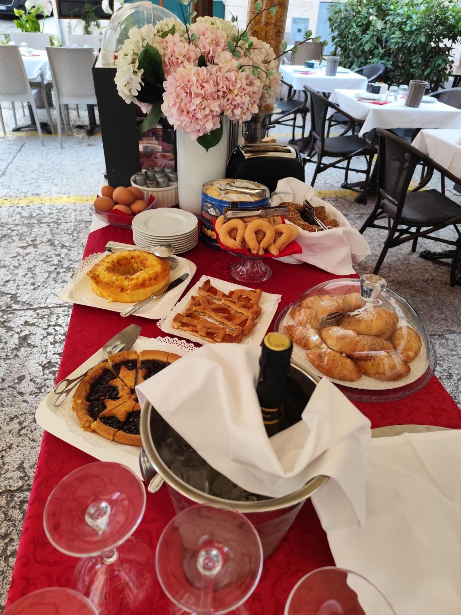 Hotel Torcolo "Residenze Del Cuore" Verona Bagian luar foto