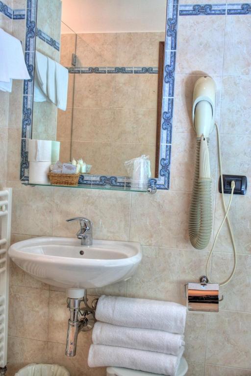 Hotel Torcolo "Residenze Del Cuore" Verona Bagian luar foto